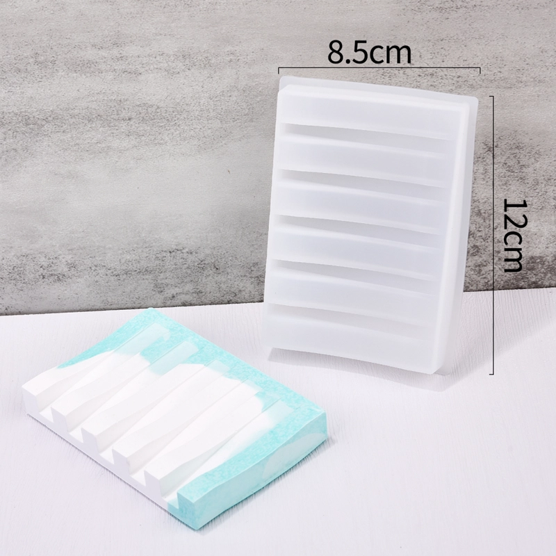 Molde de silicona rectangular con ranuras en pendiente, mostrando dimensiones de 8.5 cm por 12 cm.